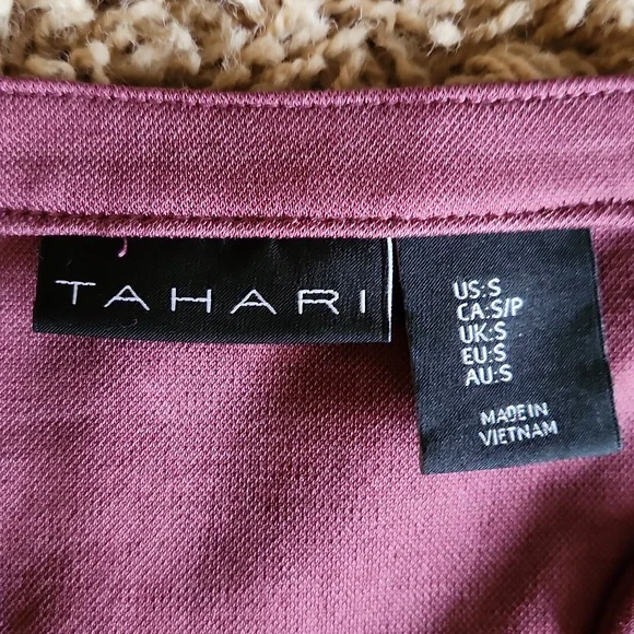 Tahari wine/plum colored womans short sleeve dress size small - Picture 2 of 6